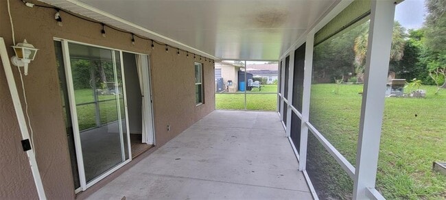 Building Photo - 226 Agua Vista St