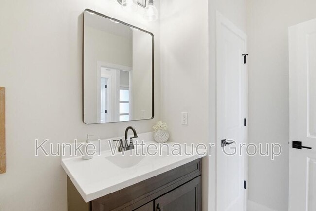 Building Photo - 829 Bushwood Way