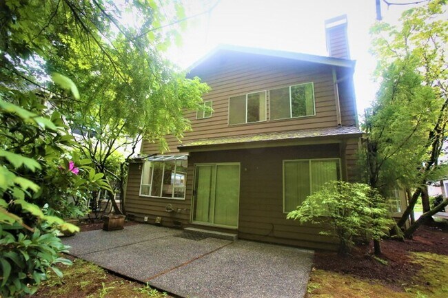 Building Photo - Beautiful 2 Story 3 Bed 2.5 Bath in Sammamish
