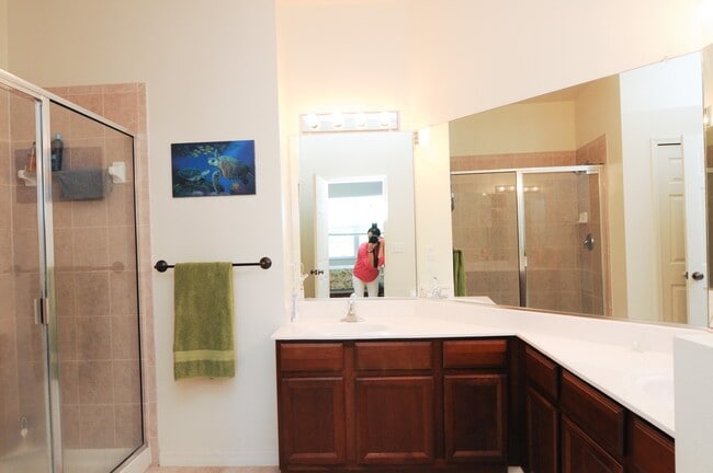 Building Photo - 3499 Parkridge Cir