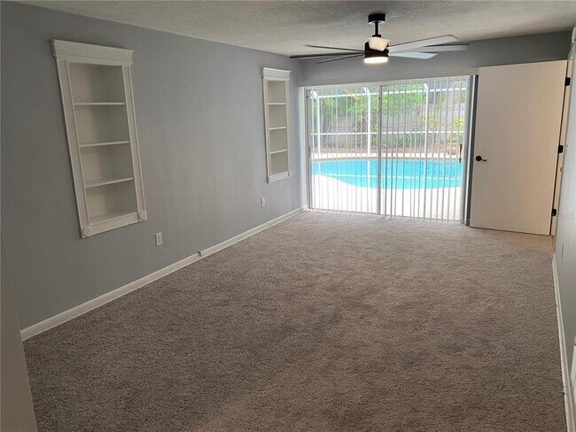 Building Photo - 701 Bluff View Dr