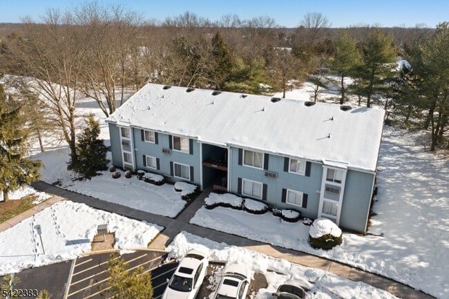 Building Photo - 62 Eton Way