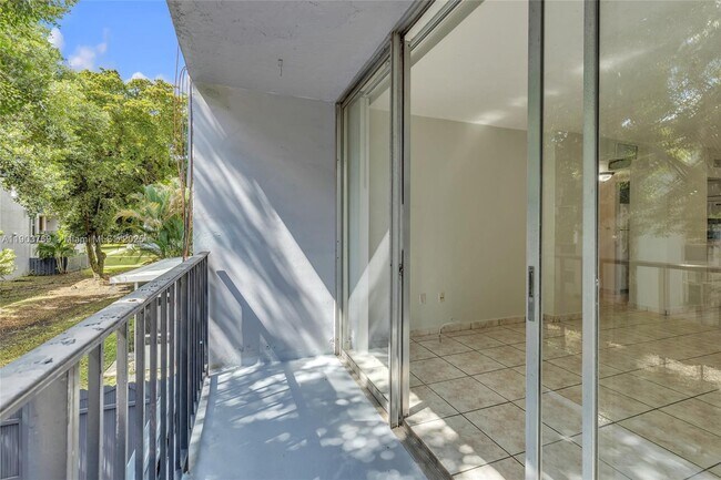 Building Photo - 210 Fontainebleau Blvd