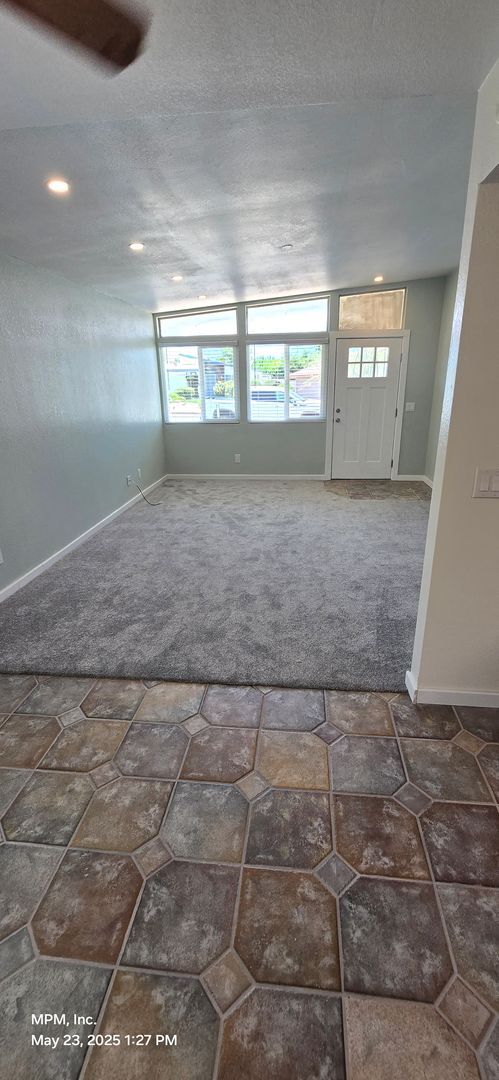 Building Photo - 2 Bedroom 2 bath home in Sierra Bonita sen...