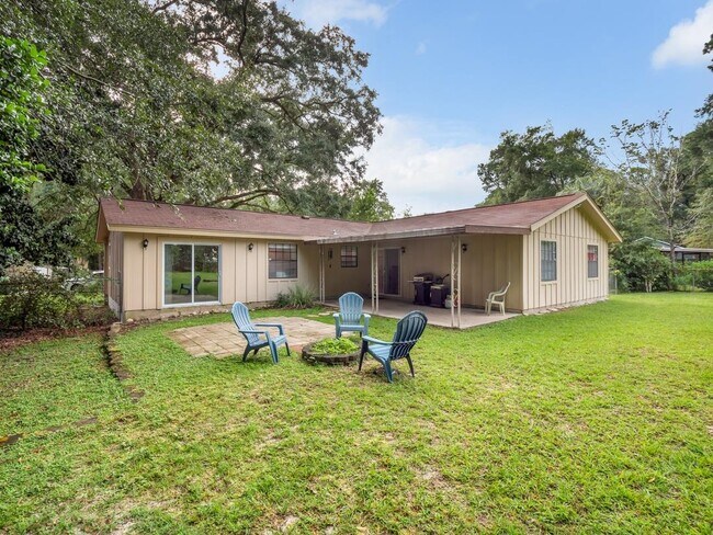 Building Photo - 4321 Snoopy Ln