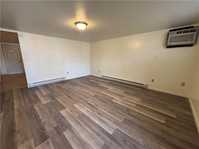 Building Photo - 1195 Lynn St