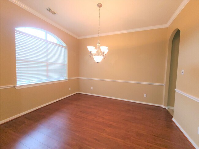 Building Photo - 7015 Pinefern Ln