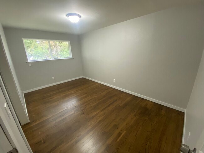 Building Photo - 309 Choker St SE