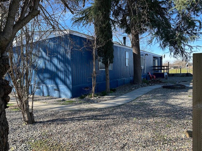 Building Photo - Well maintained mobile home in Cottonwood