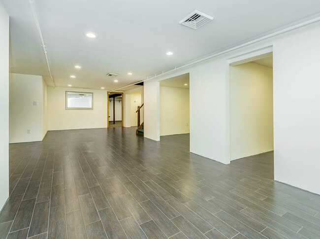 Building Photo - 17 Beechwood Dr