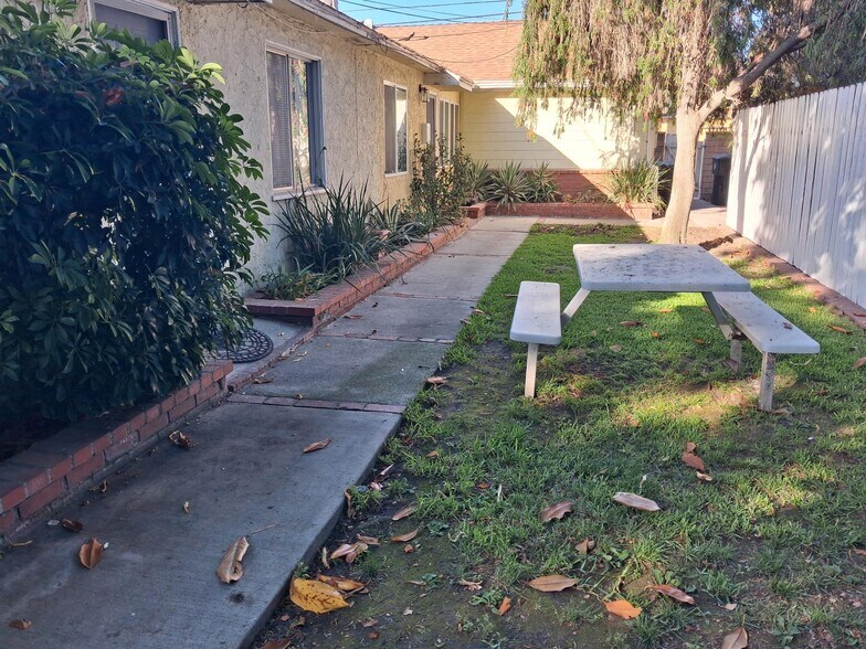 Common Area - 208 N Florence St
