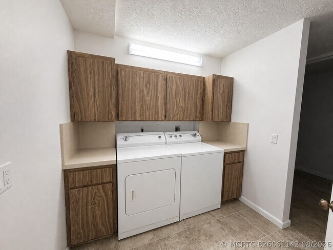 Building Photo - 6025 Balboa Cir