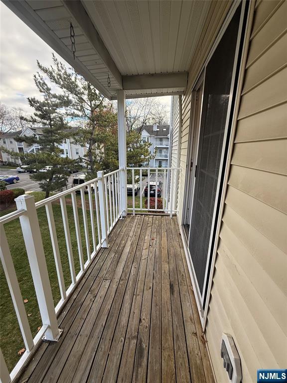 Building Photo - 686 Plum Terrace