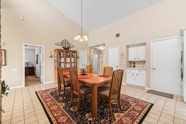 Building Photo - 2839 Hemingway Dr