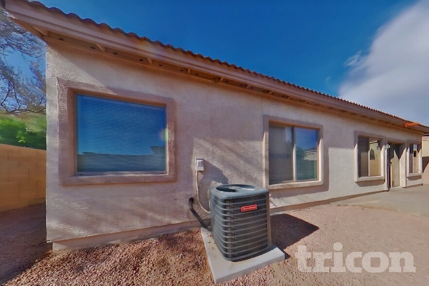 Building Photo - 504 W Beautiful Ln