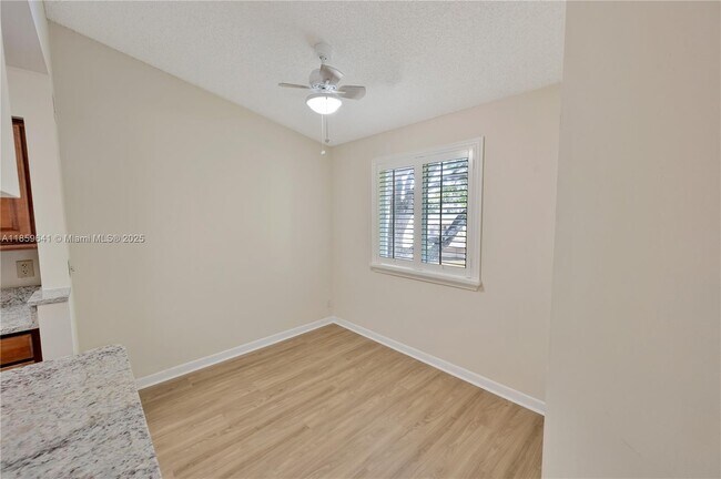 Building Photo - 9833 Westview Dr