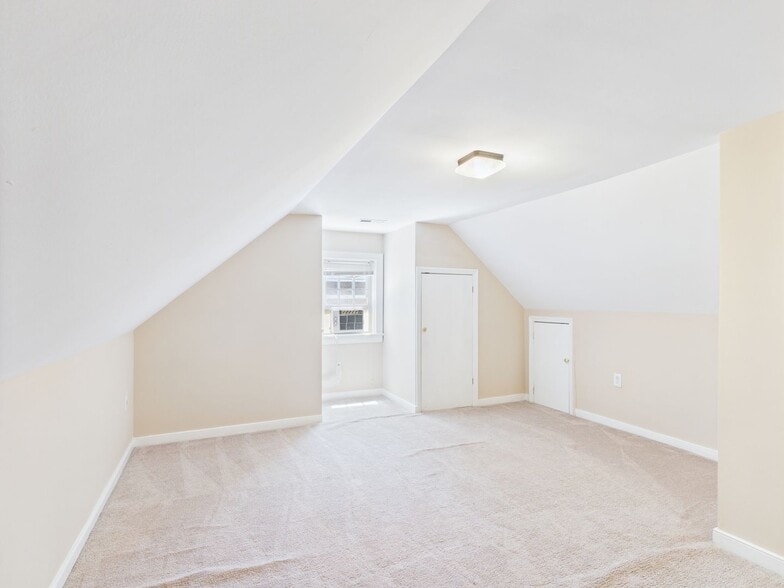 Building Photo - 1310 Devers Rd