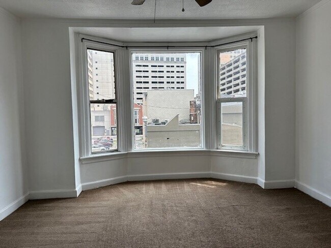 Building Photo - 204 Locust St