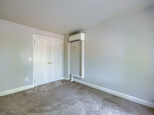 Building Photo - Spacious 3 Bedroom Single Family Home in the Capital District