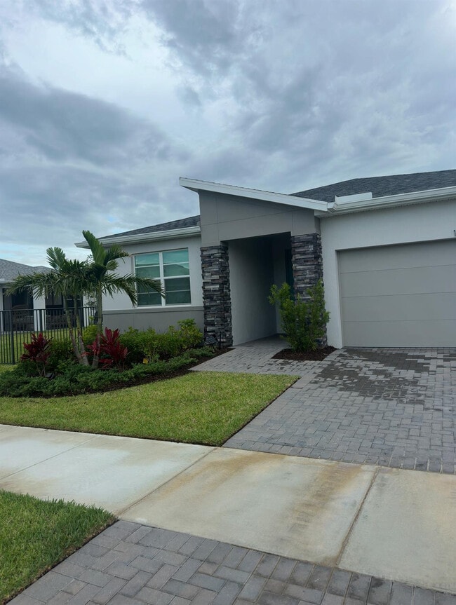 Building Photo - 10495 SW Orana Dr