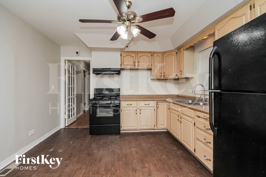 Building Photo - 6204 S Kildare Ave