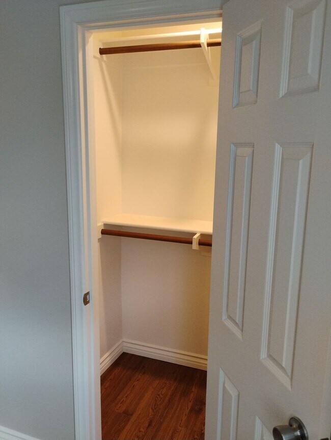 Building Photo - Like new 4 BR/3 Full Baths