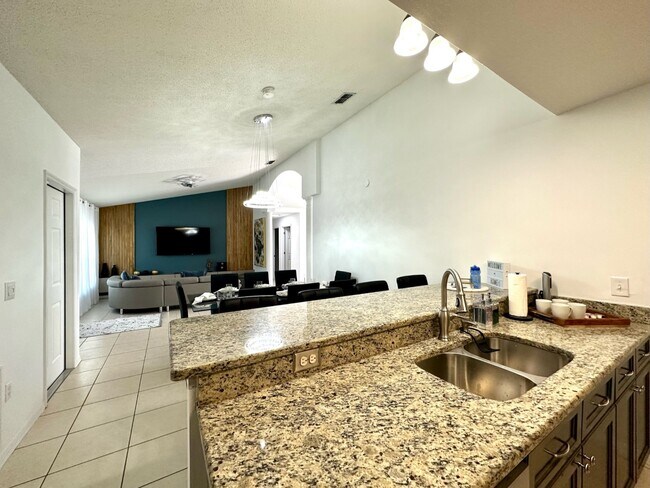 Building Photo - 333 W Shoreline Dr