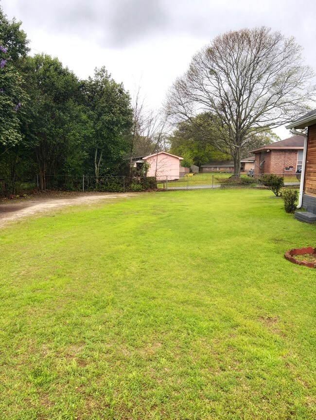 Building Photo - 82 Oliver Dr