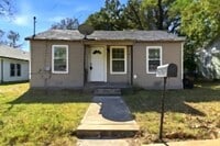 Building Photo - 920 W Ford St