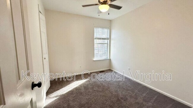 Building Photo - 19 Madrone Pl