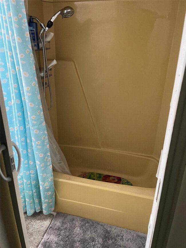 Building Photo - 5724 Lagoon Dr