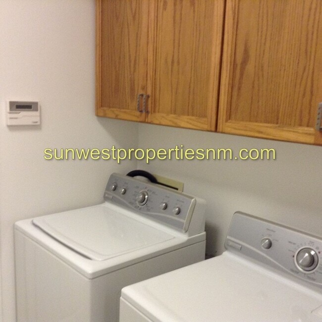 Building Photo - 3 Bedroom, 2 Bath 2 Garage Condominium