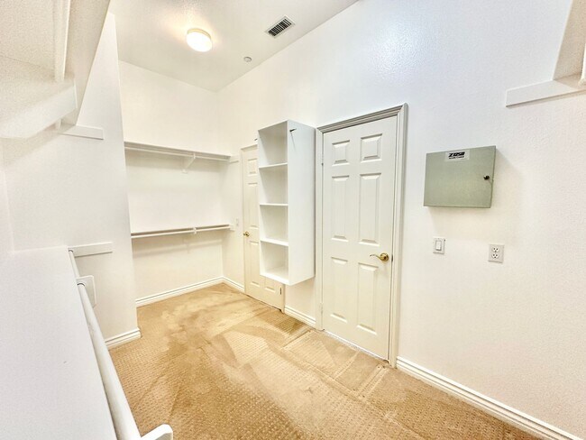 Building Photo - Beautiful Single-Level Custom Home with Serene Backyard Space in the Lovely Peppertree Park Commu...