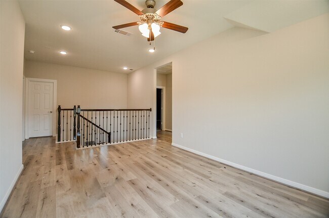 Building Photo - 24918 Meadowthorn Crest Ln
