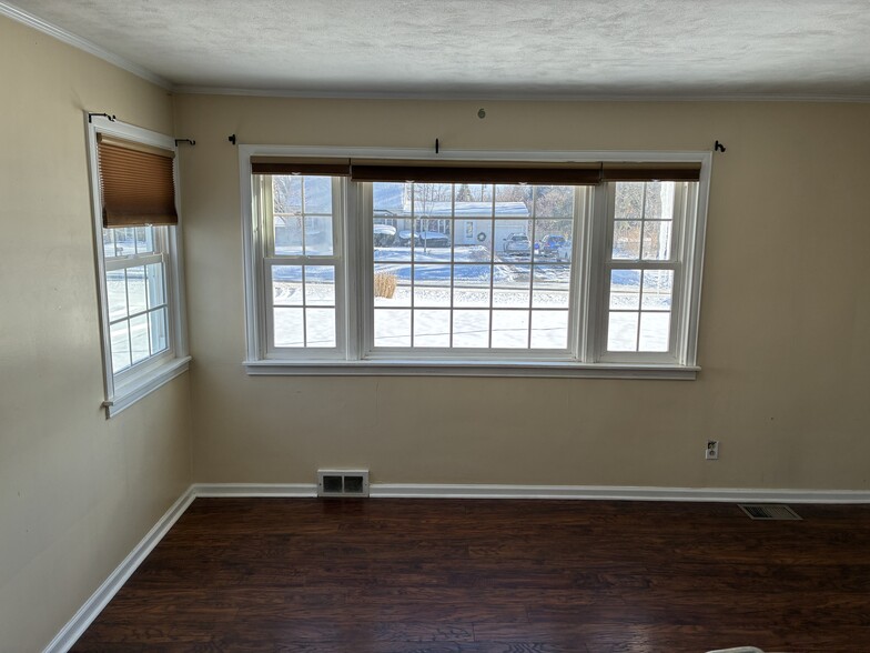 Building Photo - 19 College Dr