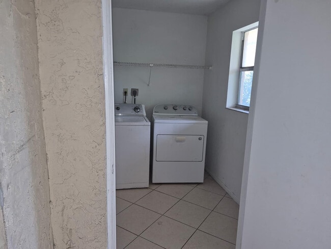 Building Photo - 2966 Coral Springs Dr