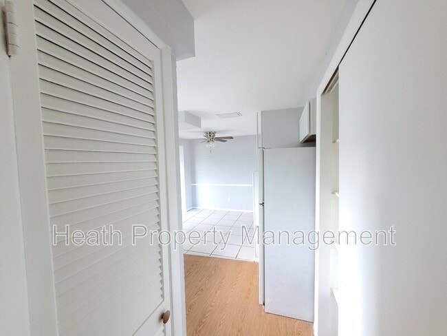 Building Photo - 3330 Rosefield Dr