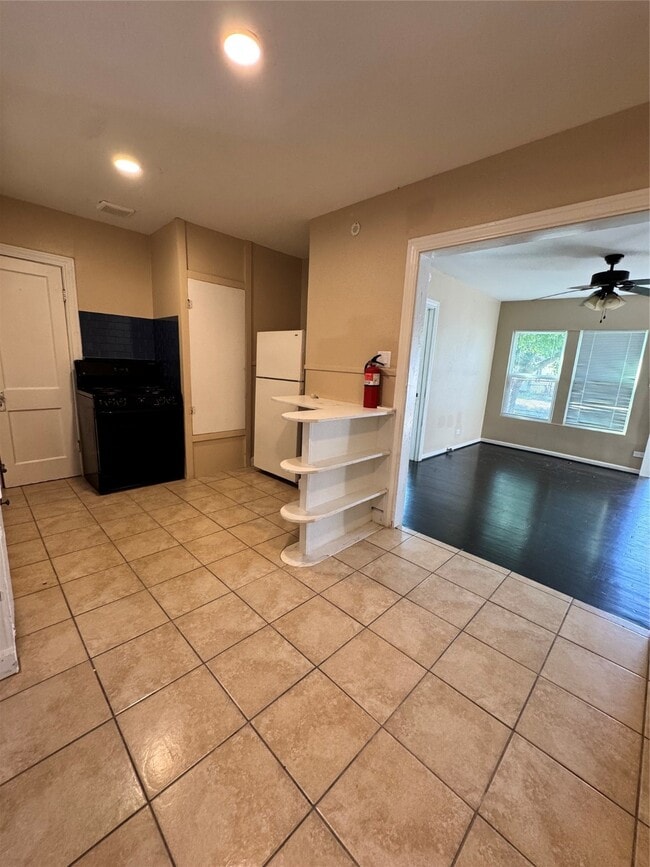 Building Photo - 4603 Canal St