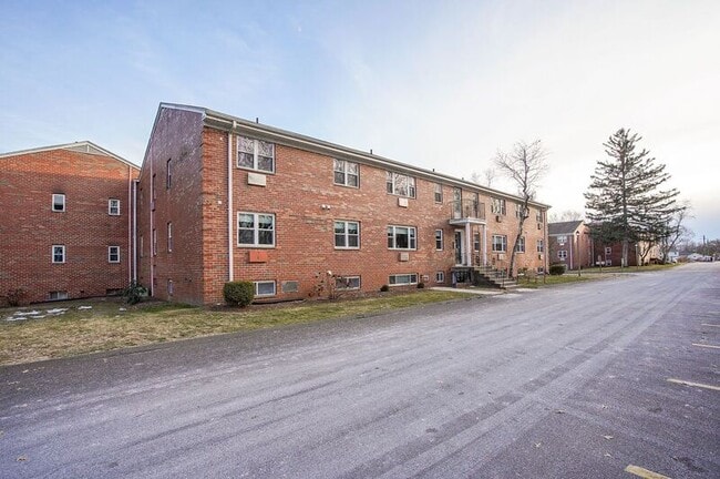 Building Photo - 261 Regency Park Dr