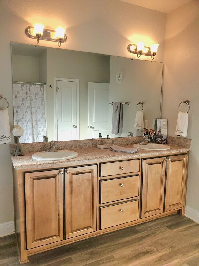 Building Photo - WOW! Incredible 3/2 Open Floor Plan home located in Desired Millview Estates III Subdivision.