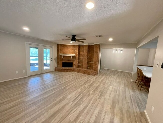 Building Photo - Quiet Community Living in Elm Mott