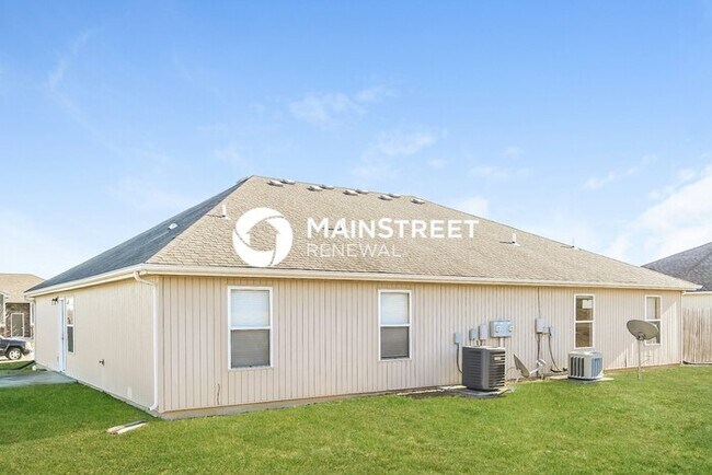 Building Photo - 3 Bedroom Pet-Friendly Home in Pleasant Hill, MO with Main Street Renewal