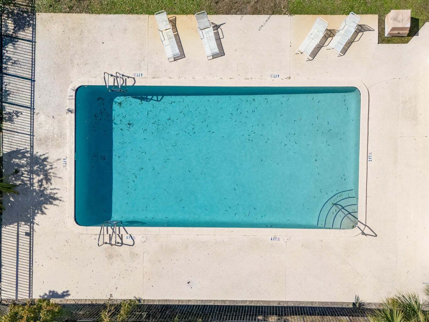 Building Photo - 1700 Embassy Dr