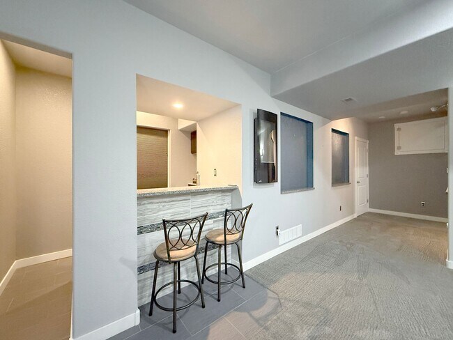 Building Photo - Rare Mountain View Gem for Rent in Erie!