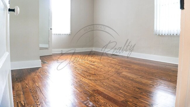 Building Photo - Charming 3-Bedroom Home with a Basement in...