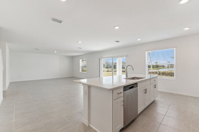 Building Photo - Spacious 5 Bedroom with 3 Baths + Bonus & 2,673 Sq Ft of Comfort in Edgewater, FL!