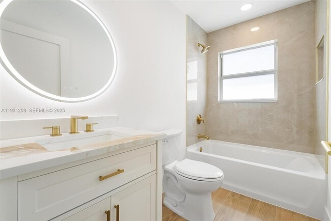 Building Photo - 102 SW 13th Ave