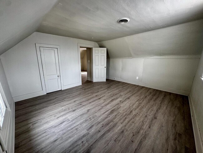 Building Photo - 1001 Edgar St