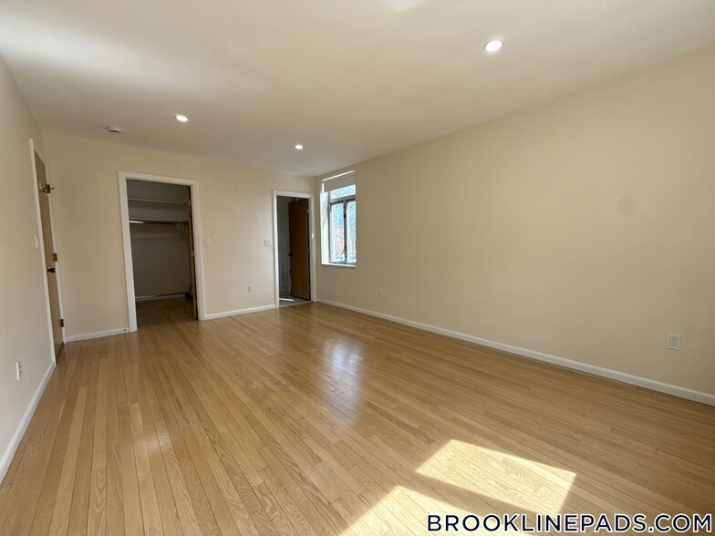 Building Photo - 35 Vernon St