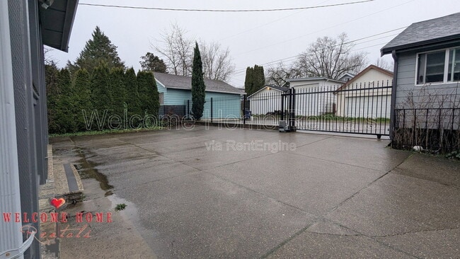 Building Photo - 4520 S Thompson Ave